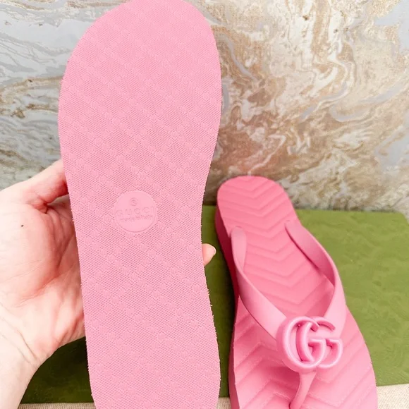New! Gucci Rubber Chevron Womens GG Thong Sandals